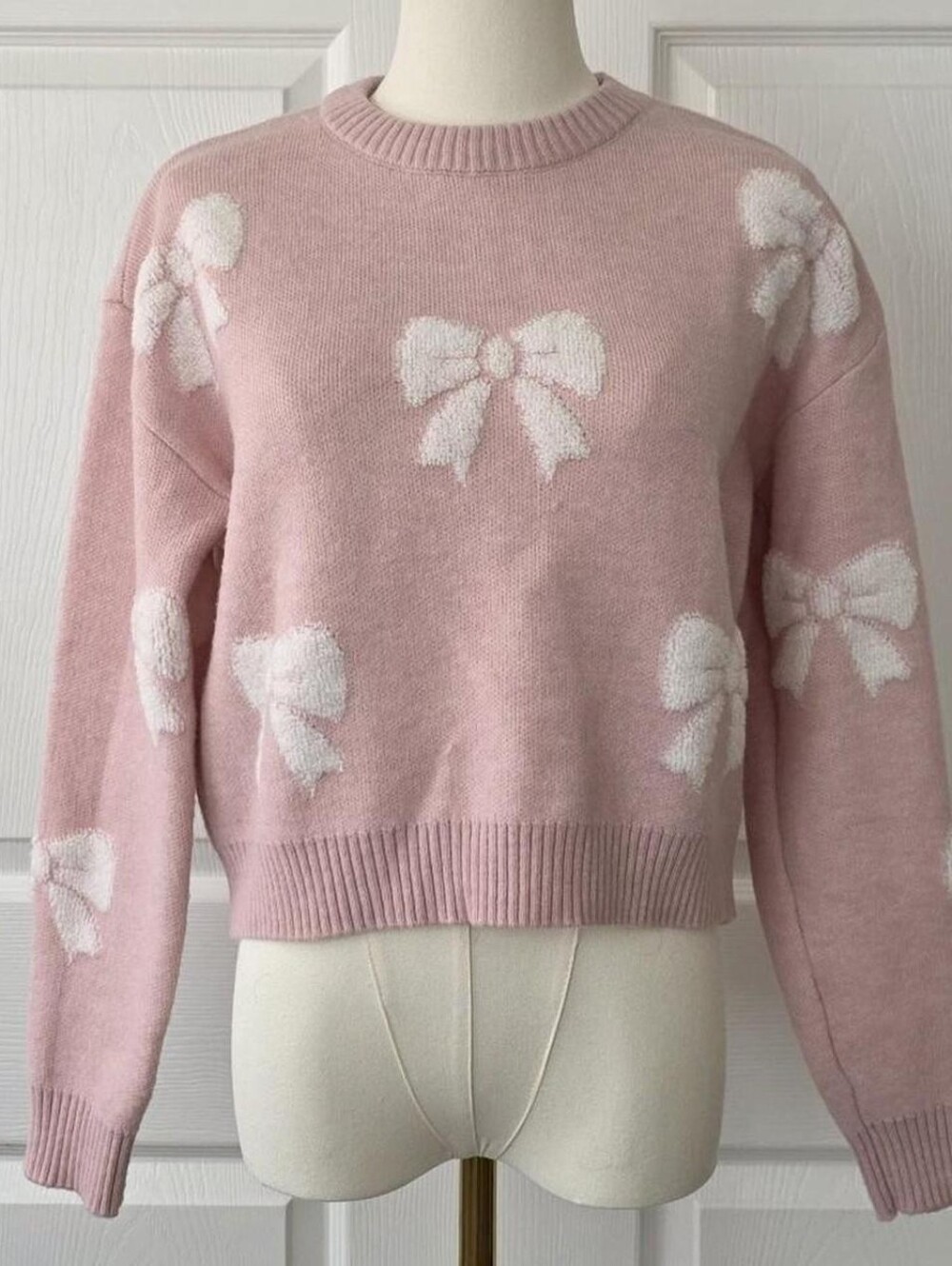Bow Sweater - Picture 1 of 3